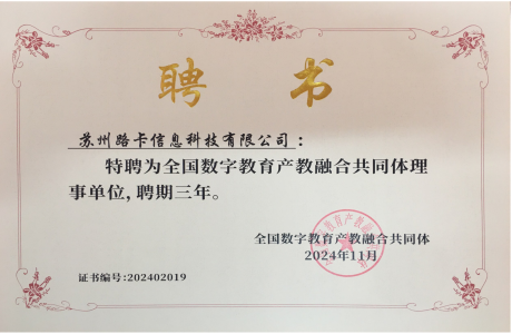 三十岁左右年轻男性头像，穿休闲衬衫，黑色短发，浅灰色背景，程序员形象